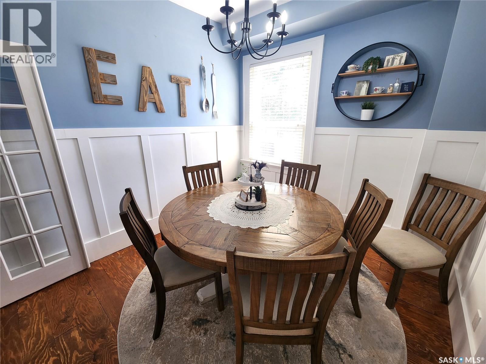 1401 3Rd Street, Estevan, SK - Indoor Photo Showing Dining Room
