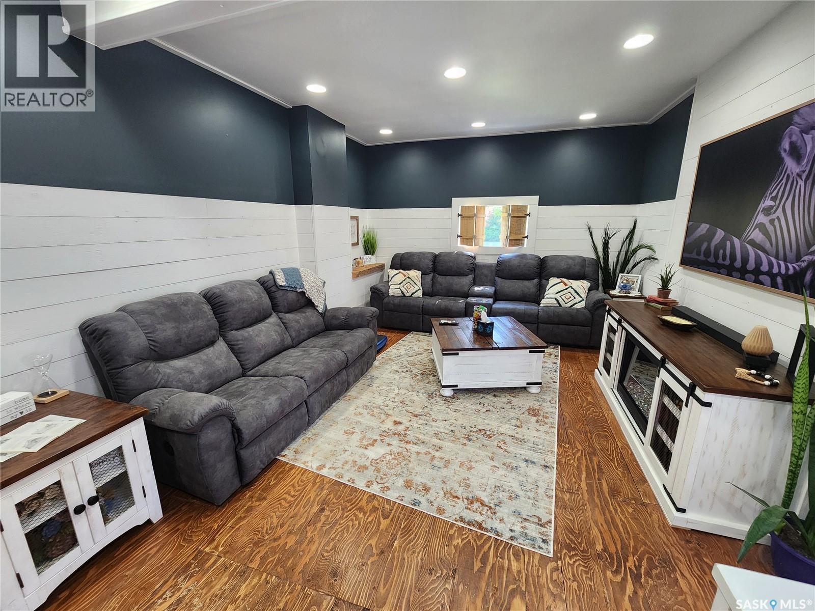 1401 3Rd Street, Estevan, SK - Indoor