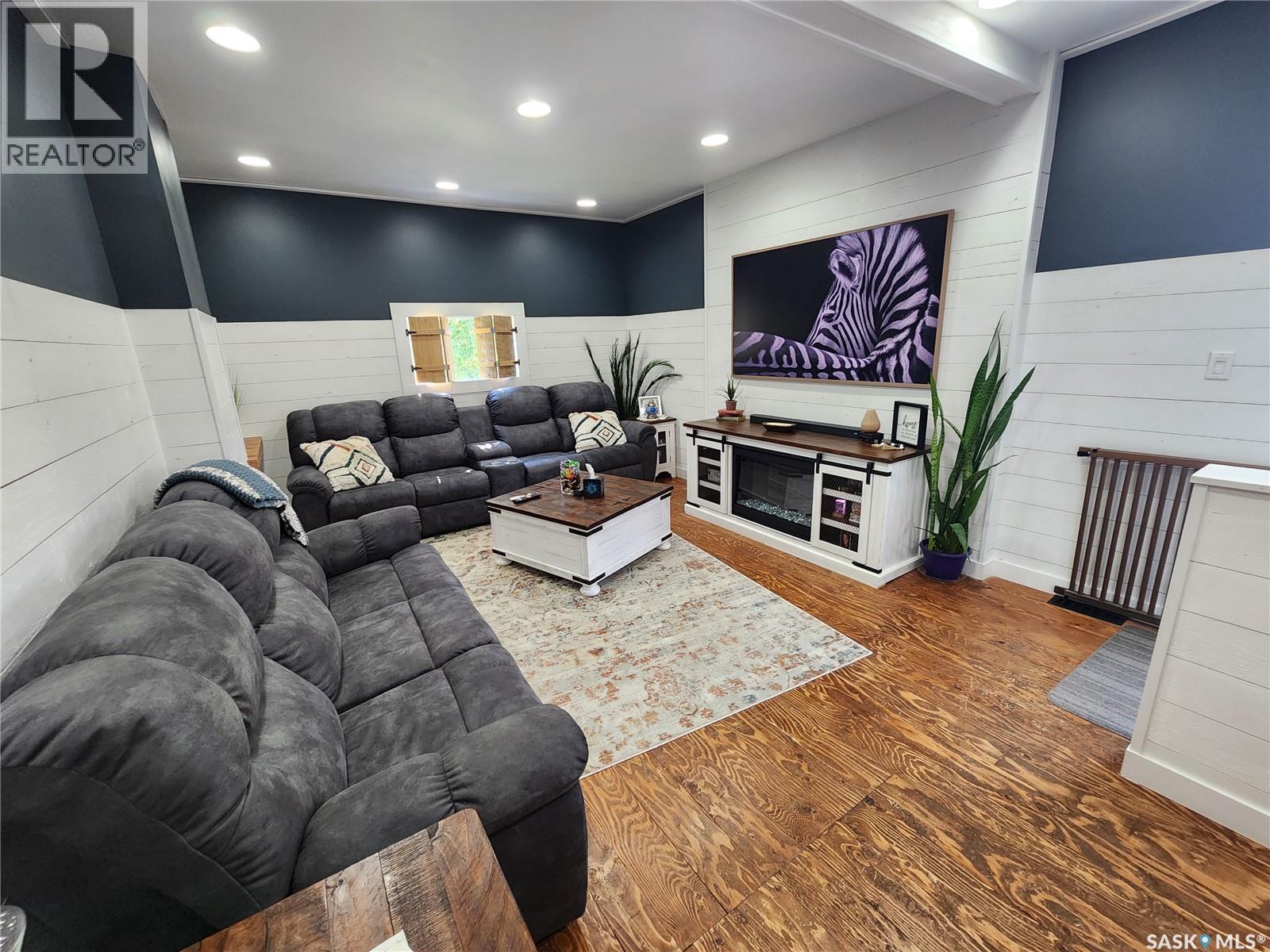 1401 3Rd Street, Estevan, SK - Indoor