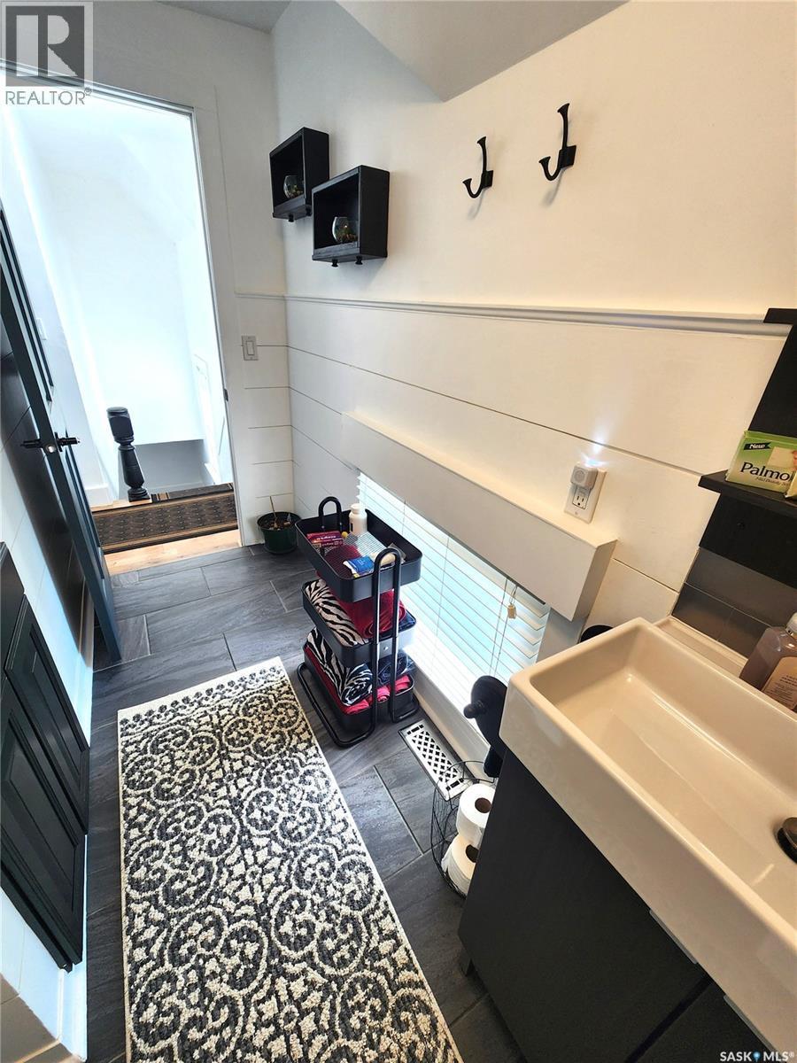 1401 3Rd Street, Estevan, SK - Indoor