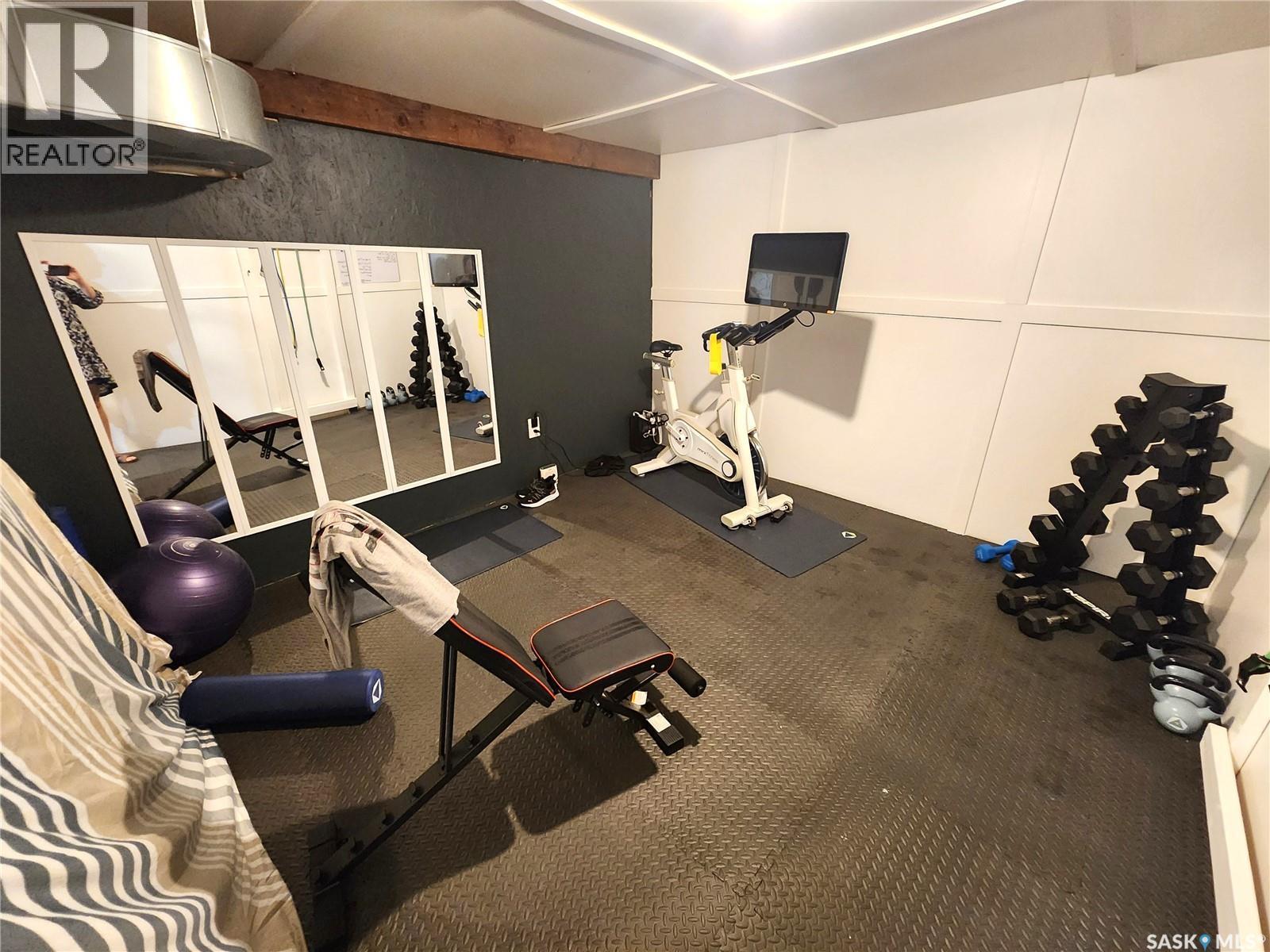 1401 3Rd Street, Estevan, SK - Indoor Photo Showing Gym Room