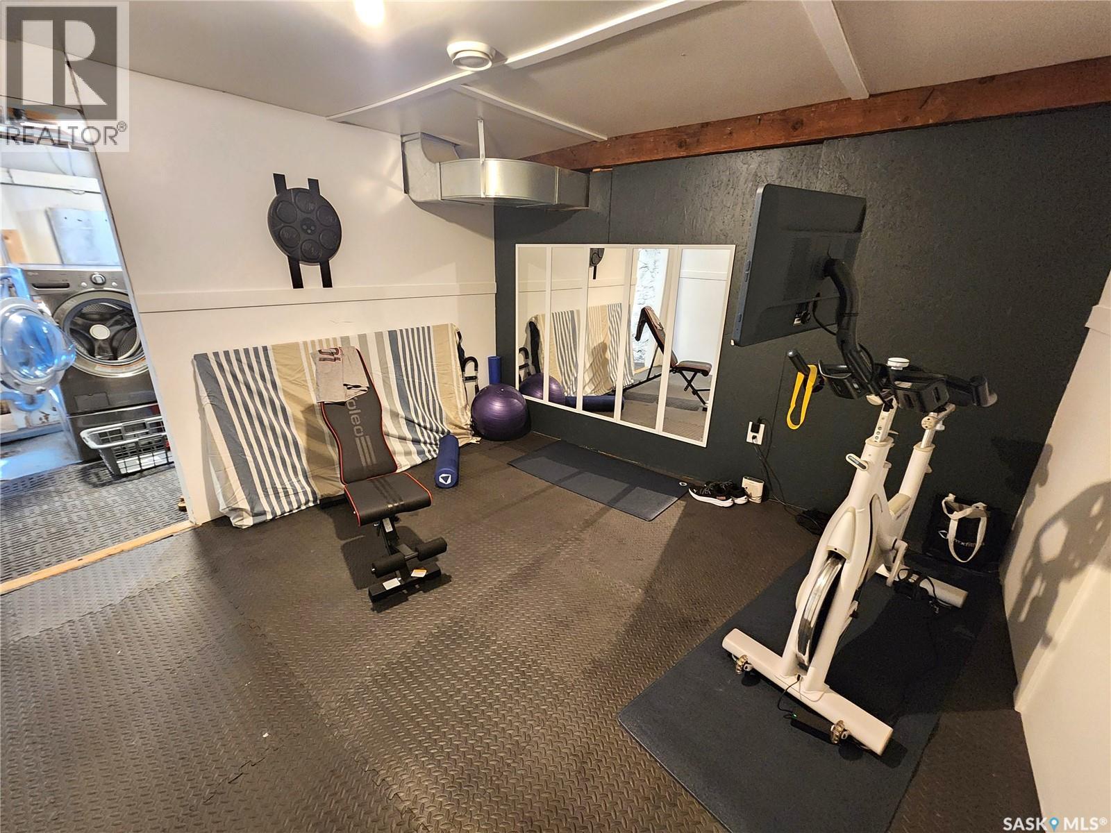 1401 3Rd Street, Estevan, SK - Indoor Photo Showing Gym Room