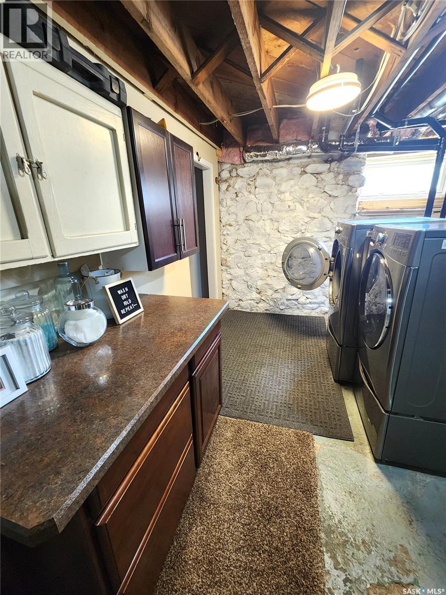 1401 3Rd Street, Estevan, SK - Indoor Photo Showing Laundry Room