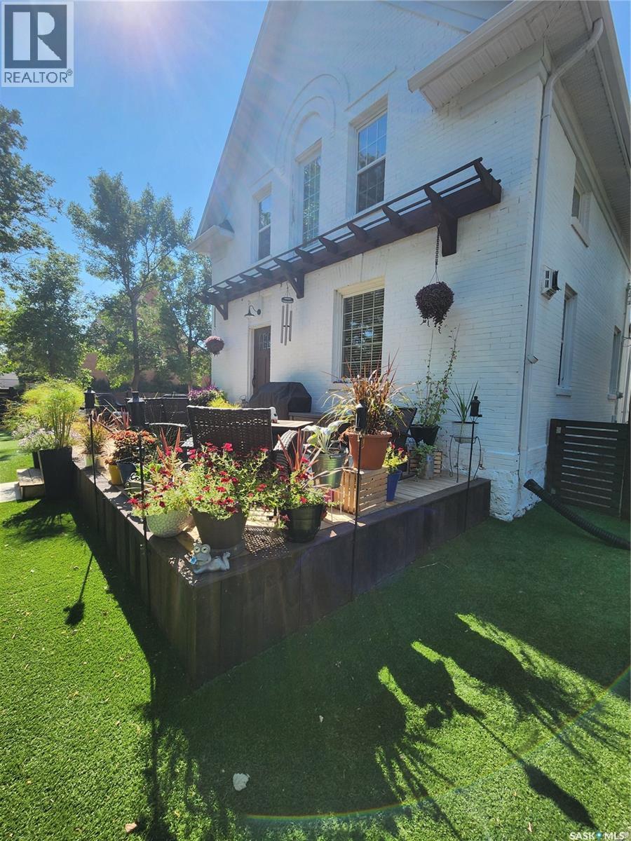 1401 3Rd Street, Estevan, SK - Outdoor