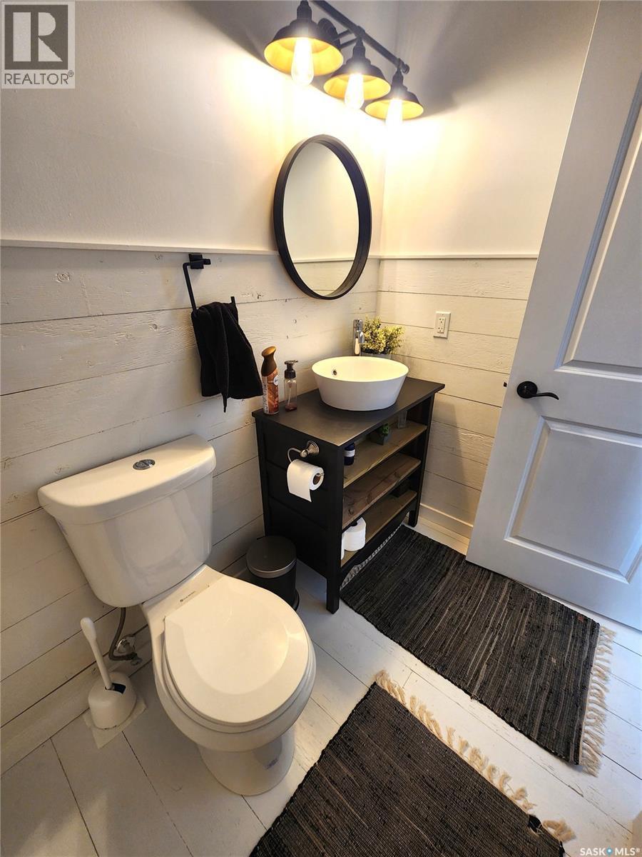 1401 3Rd Street, Estevan, SK - Indoor Photo Showing Bathroom