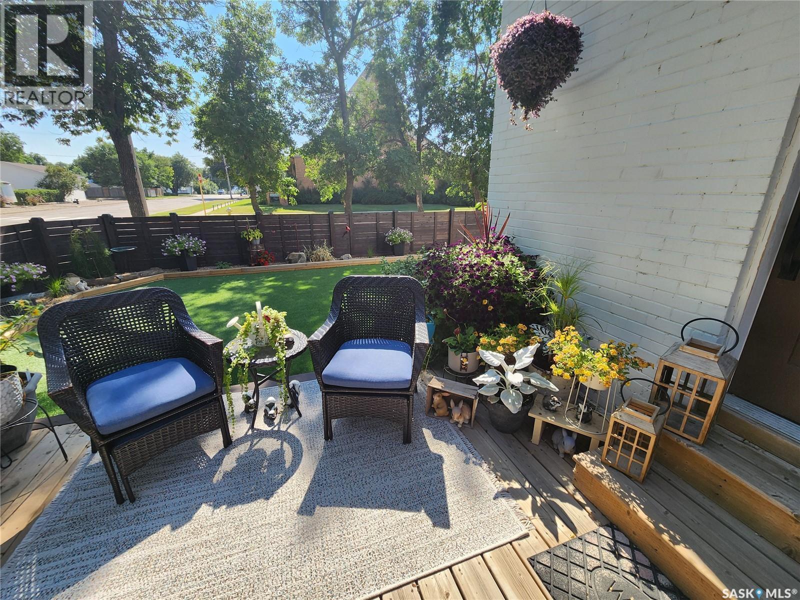 1401 3Rd Street, Estevan, SK - Outdoor With Deck Patio Veranda