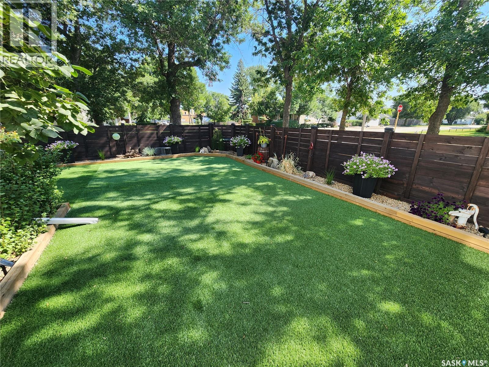 1401 3Rd Street, Estevan, SK - Outdoor