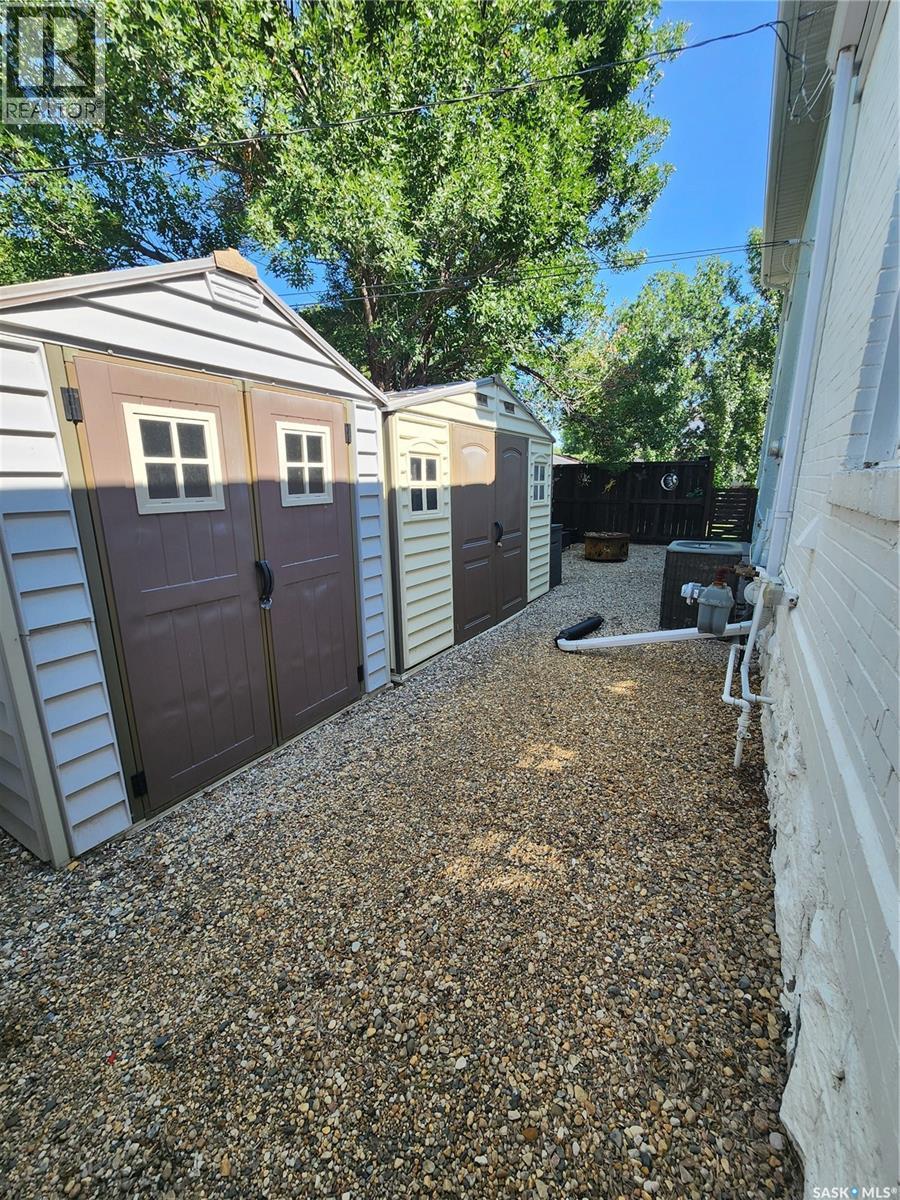 1401 3Rd Street, Estevan, SK - Outdoor