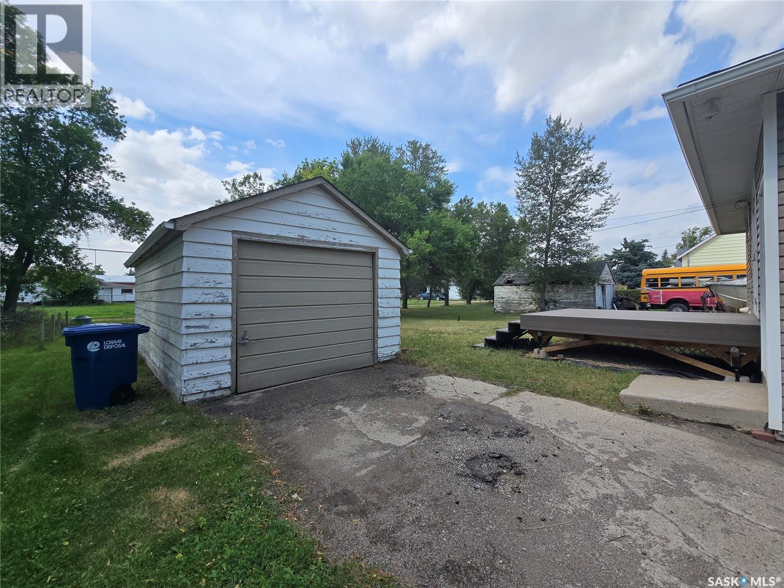 906 Pacific Street, Grenfell, SK - Outdoor