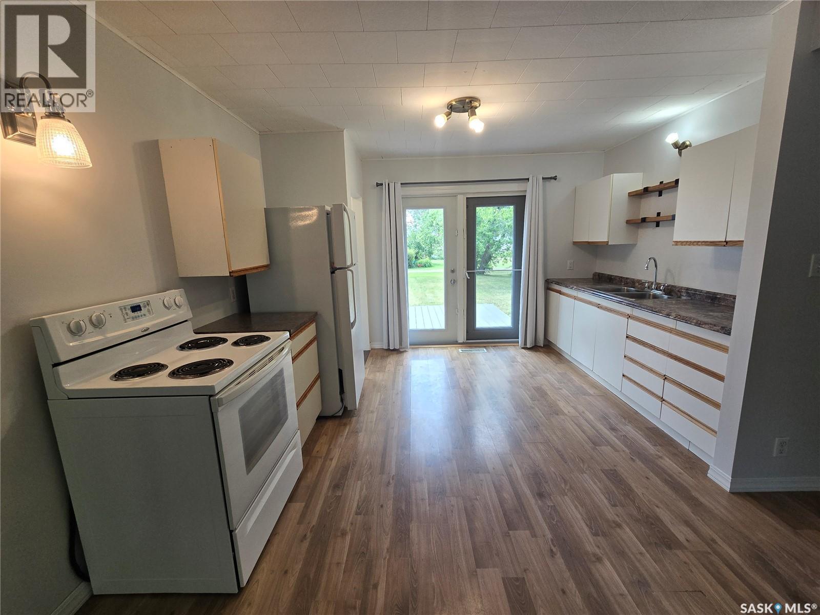 906 Pacific Street, Grenfell, SK - Indoor Photo Showing Kitchen