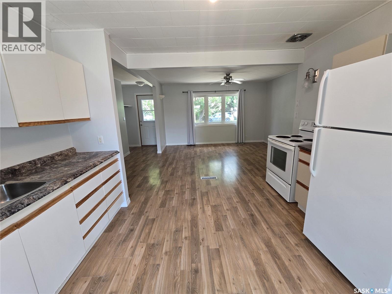 906 Pacific Street, Grenfell, SK - Indoor Photo Showing Kitchen