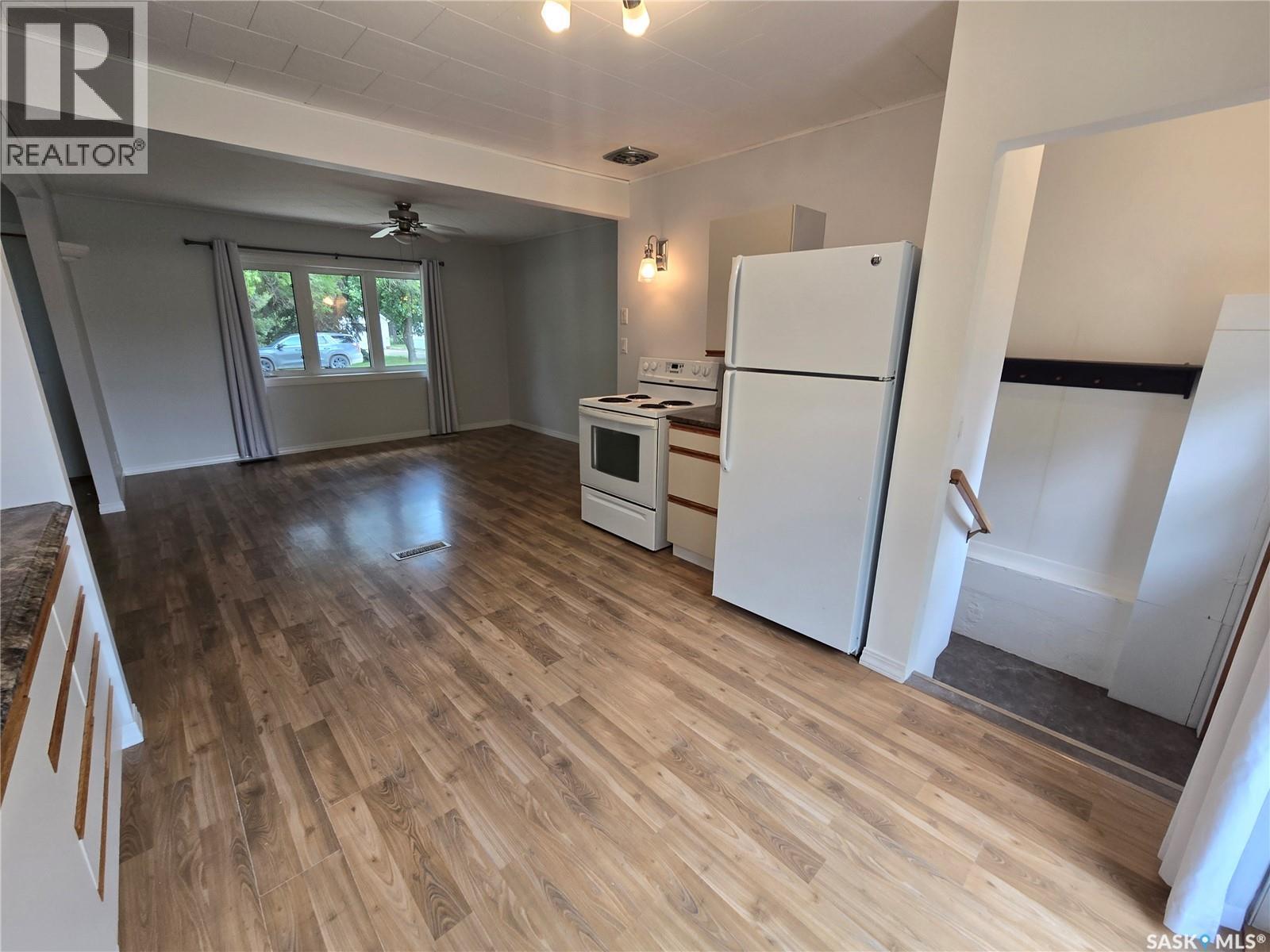 906 Pacific Street, Grenfell, SK - Indoor Photo Showing Kitchen