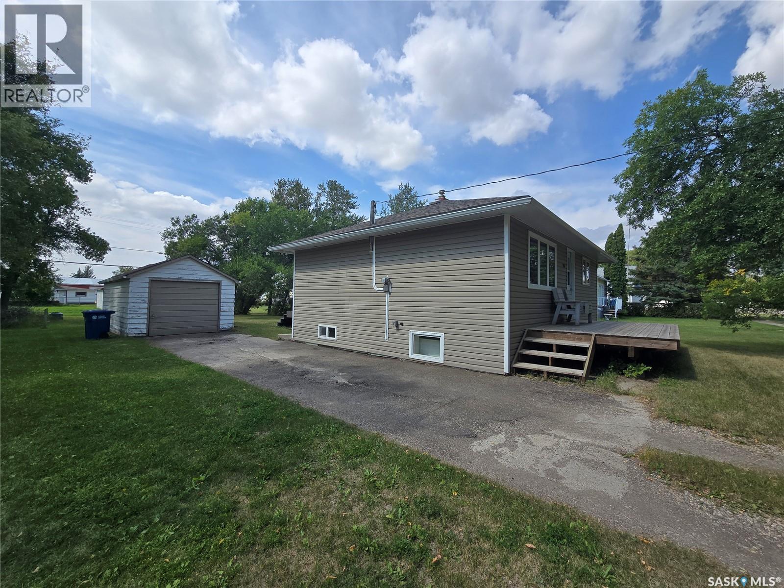 906 Pacific Street, Grenfell, SK - Outdoor