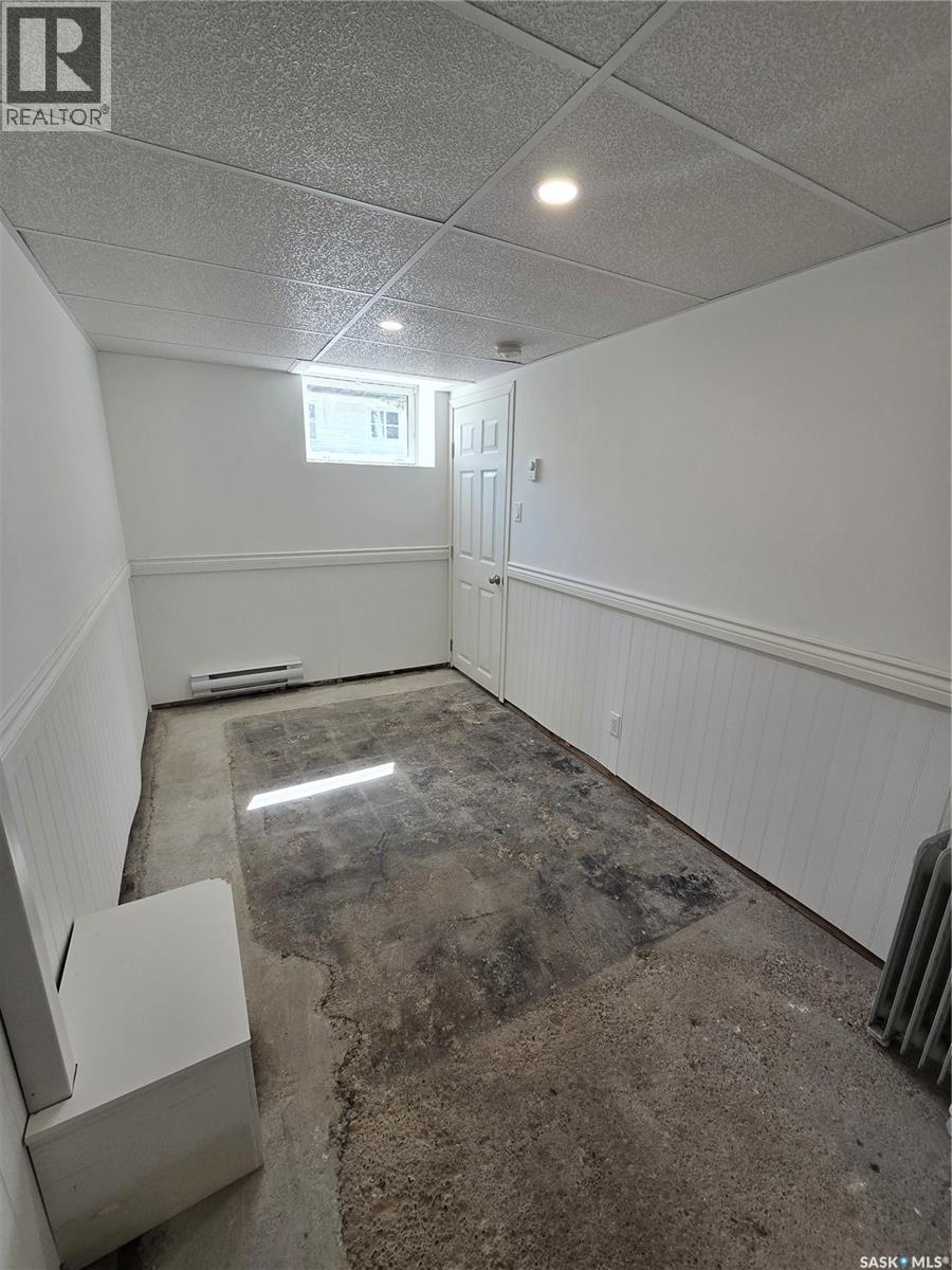 906 Pacific Street, Grenfell, SK - Indoor