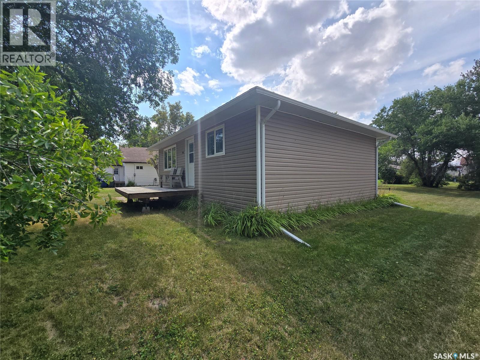 906 Pacific Street, Grenfell, SK - Outdoor