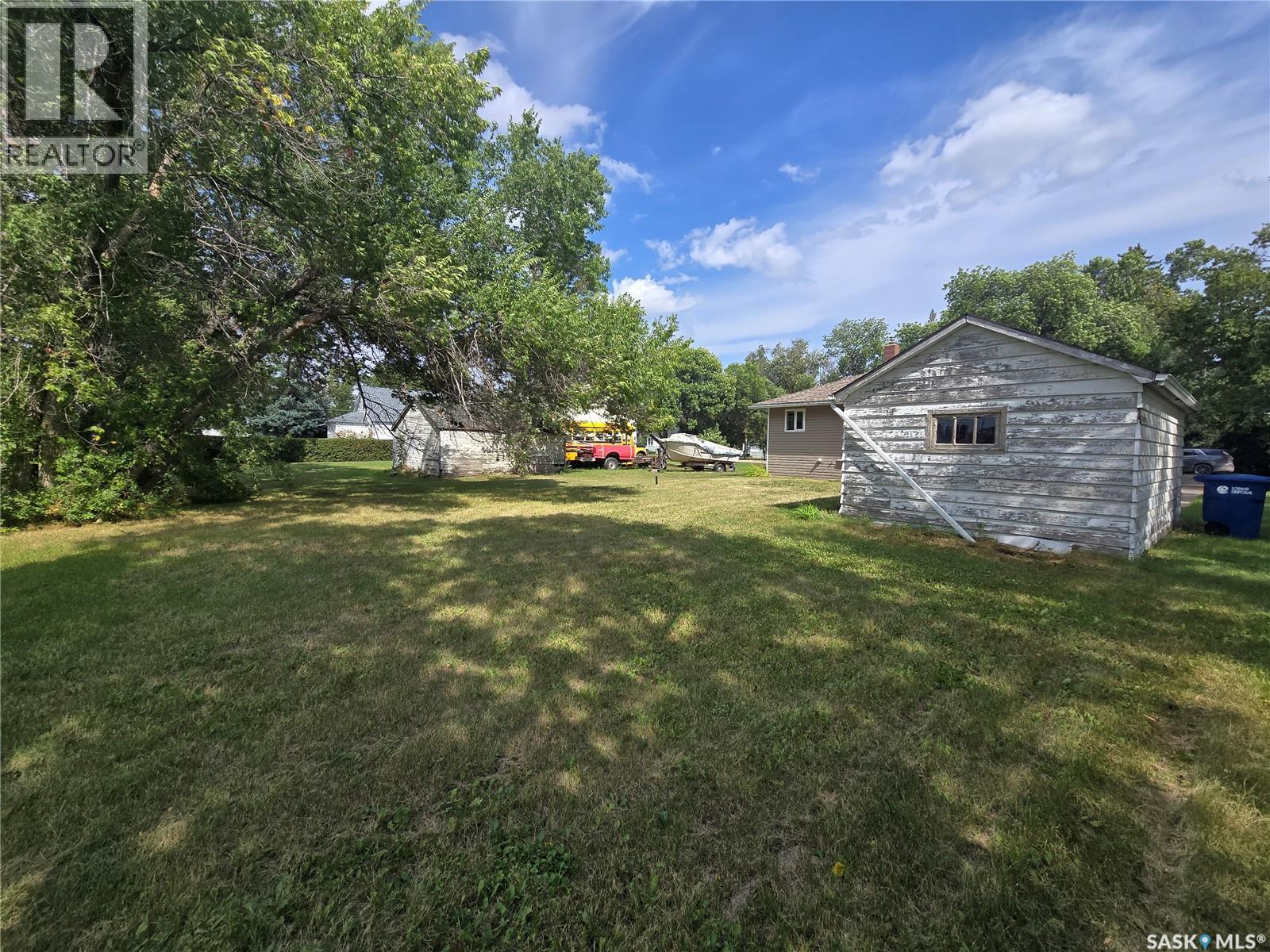 906 Pacific Street, Grenfell, SK - Outdoor