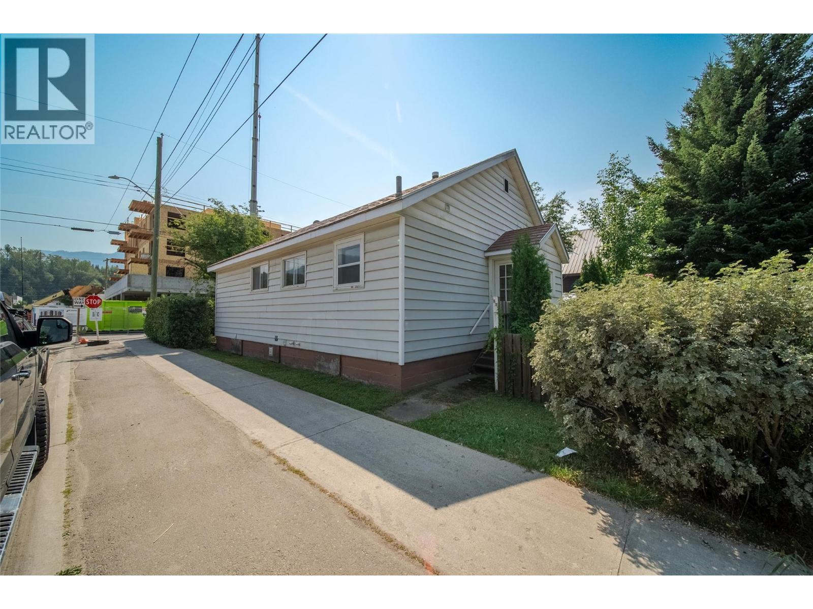 691 3Rd Avenue, Fernie, BC - Outdoor