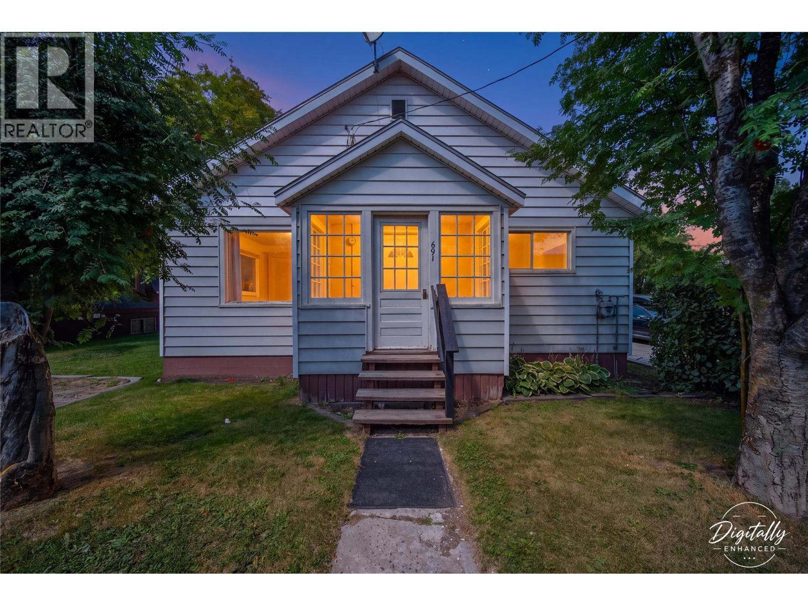 691 3Rd Avenue, Fernie, BC - Outdoor