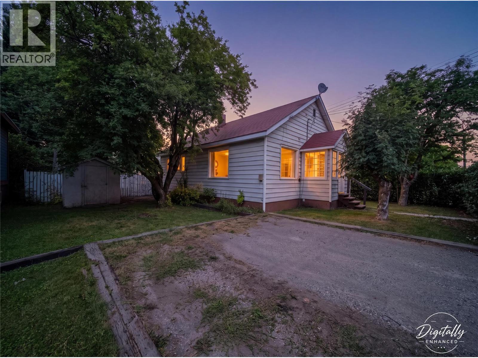 691 3Rd Avenue, Fernie, BC - Outdoor