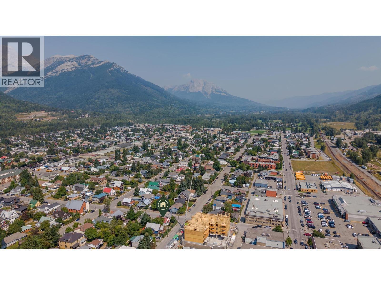 691 3Rd Avenue, Fernie, BC - Outdoor With View