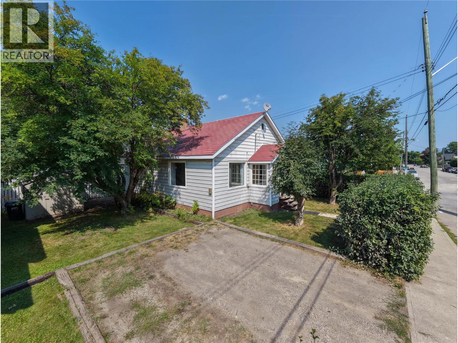 691 3Rd Avenue, Fernie, BC - Outdoor
