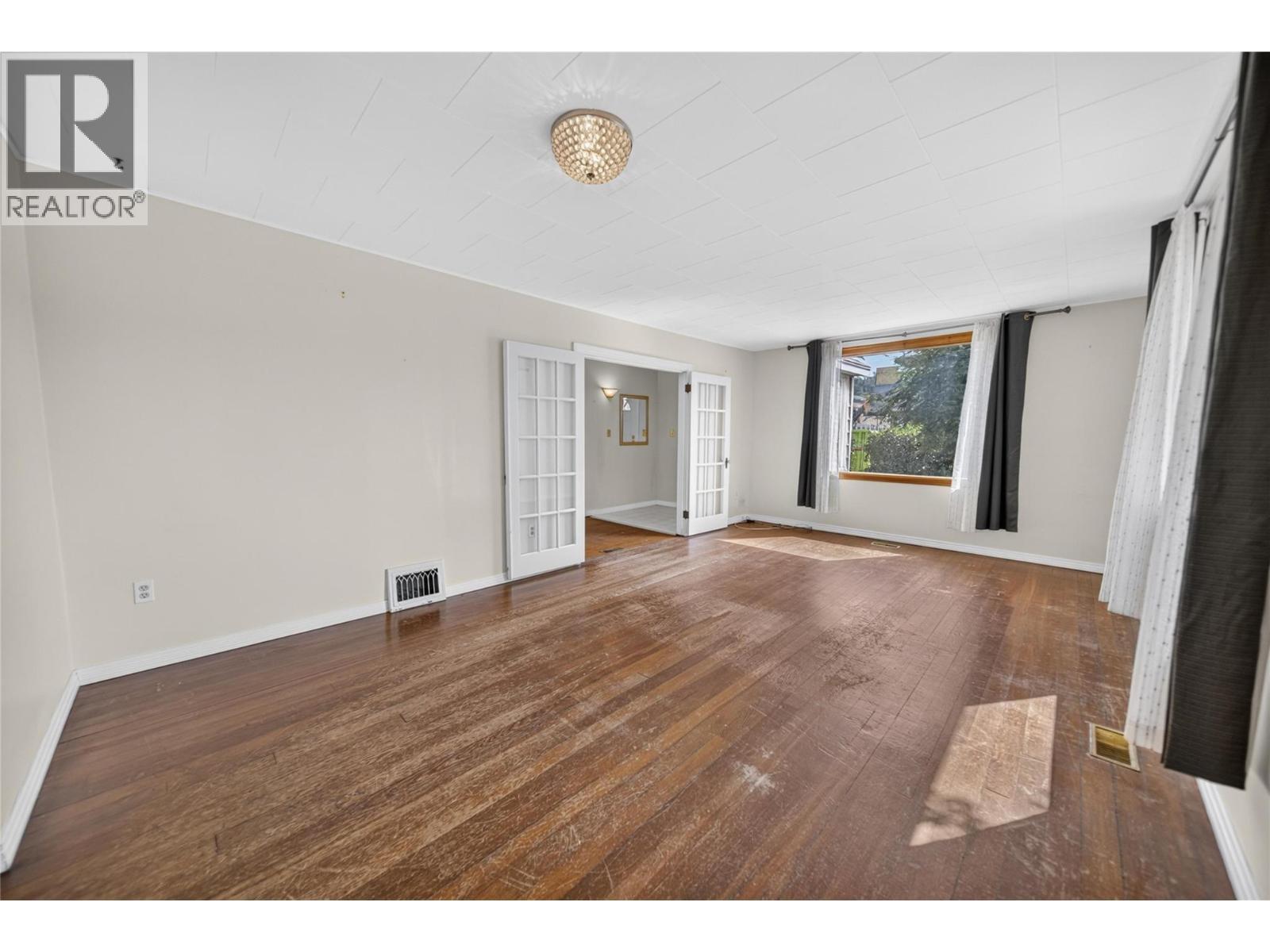 691 3Rd Avenue, Fernie, BC - Indoor Photo Showing Other Room