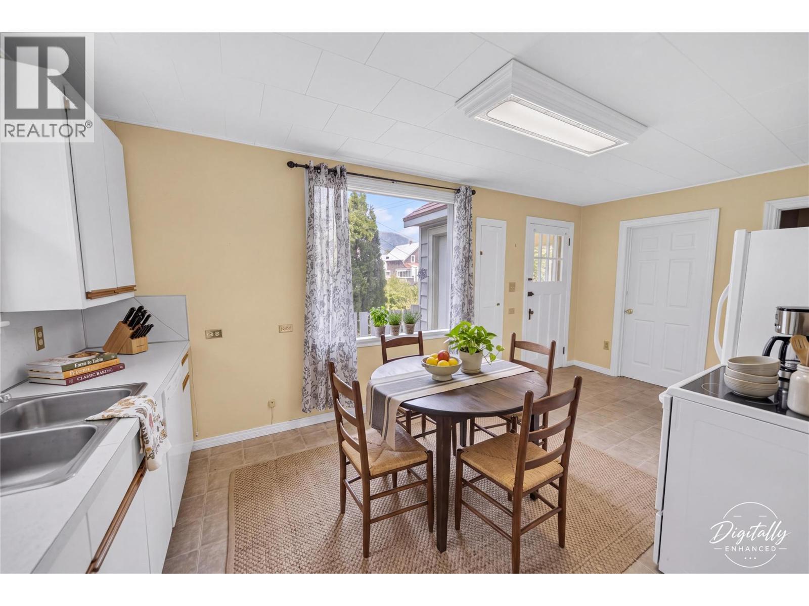 691 3Rd Avenue, Fernie, BC - Indoor