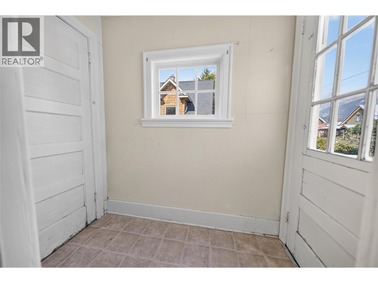 691 3Rd Avenue, Fernie, BC - Indoor Photo Showing Other Room