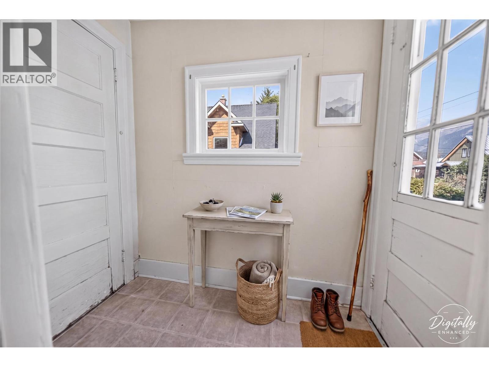 691 3Rd Avenue, Fernie, BC - Indoor