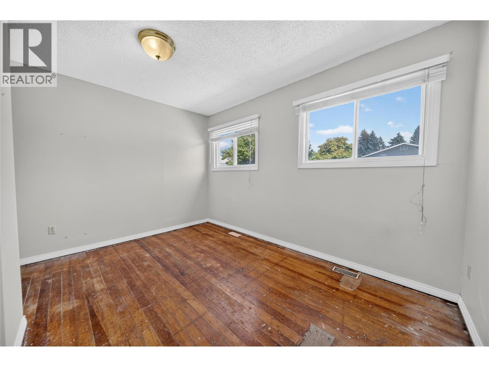 691 3Rd Avenue, Fernie, BC - Indoor Photo Showing Bedroom