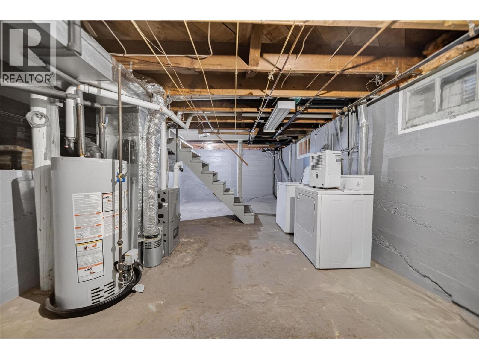 691 3Rd Avenue, Fernie, BC - Indoor Photo Showing Laundry Room