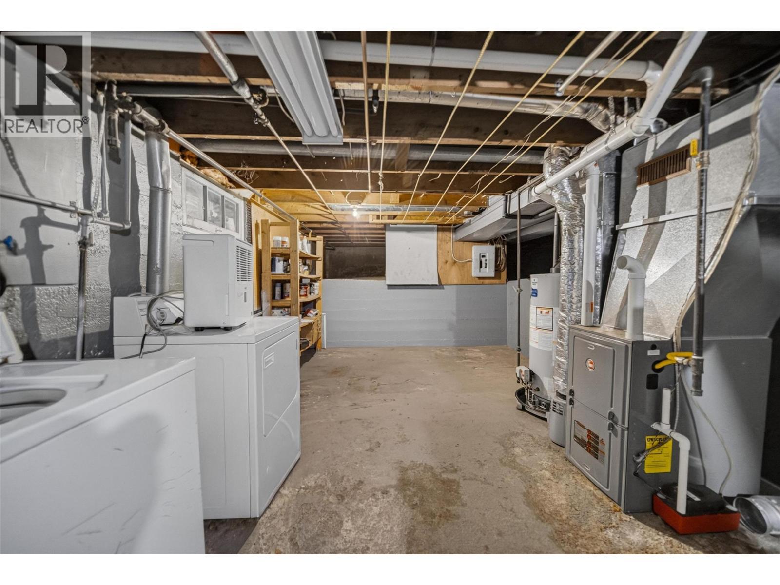691 3Rd Avenue, Fernie, BC - Indoor