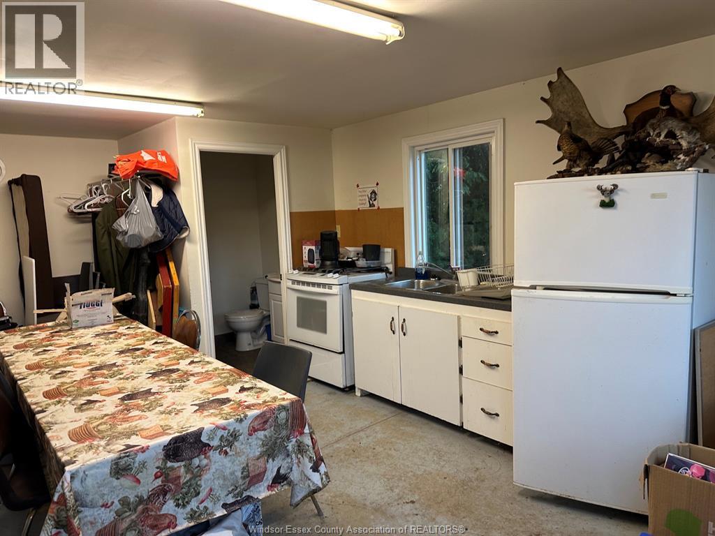 3325 Baseline Road, Windsor, ON - Indoor Photo Showing Kitchen With Double Sink
