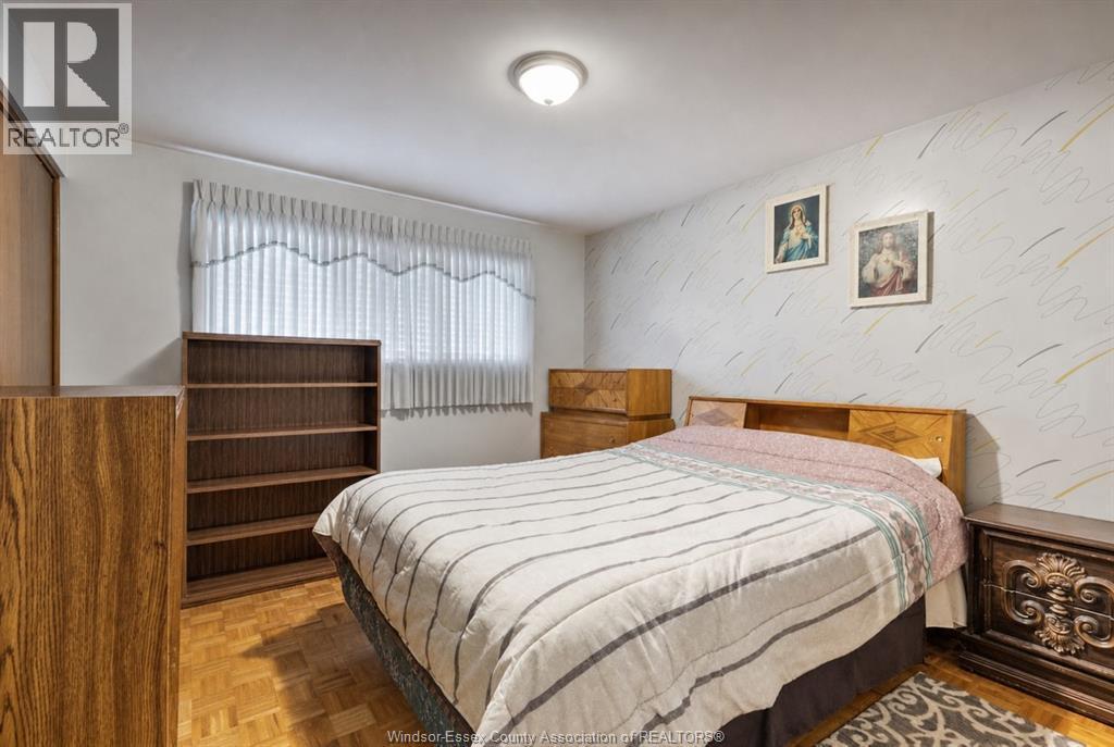 3325 Baseline Road, Windsor, ON - Indoor Photo Showing Bedroom
