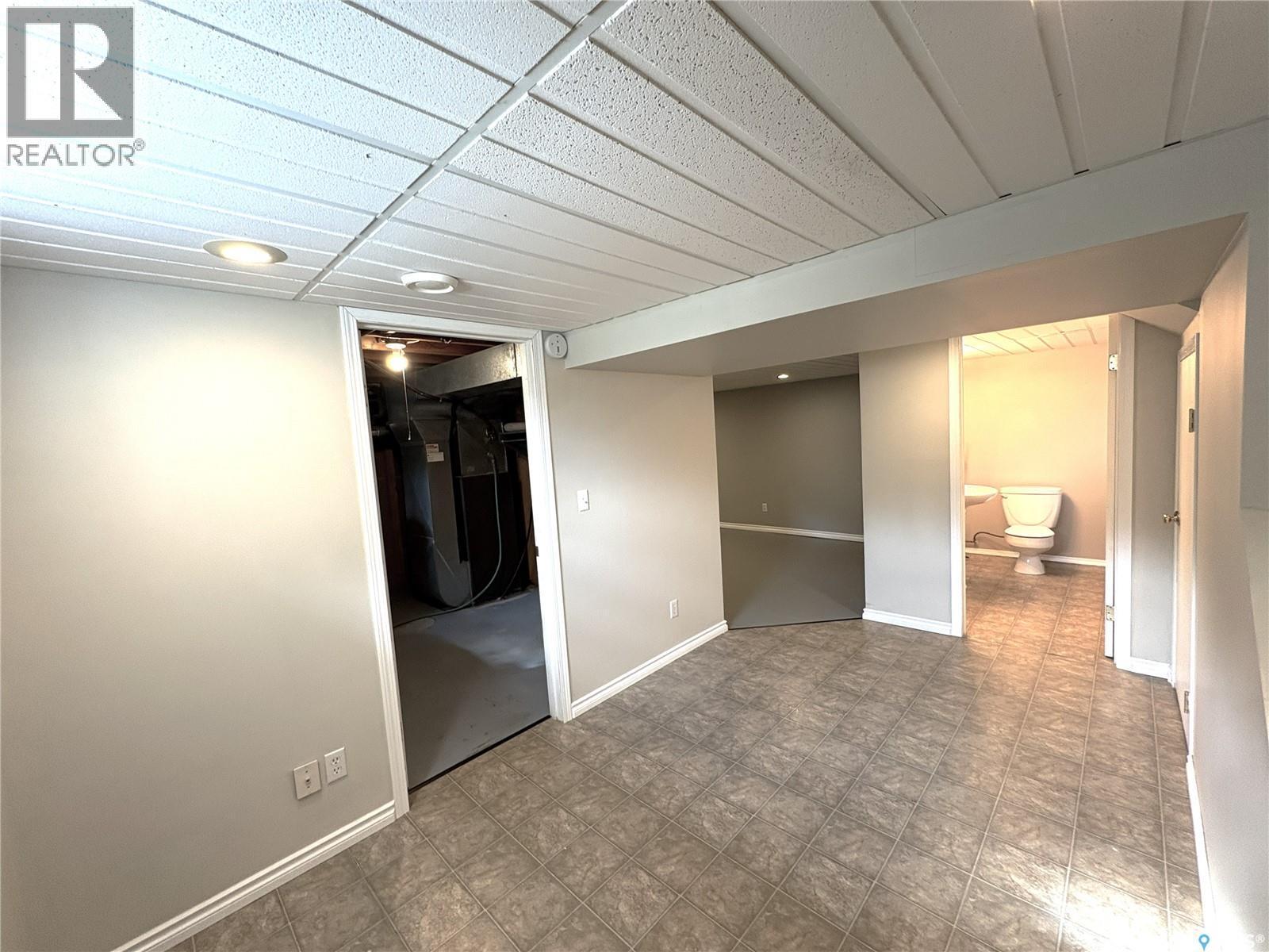 435 2Nd Avenue, Allan, SK - Indoor