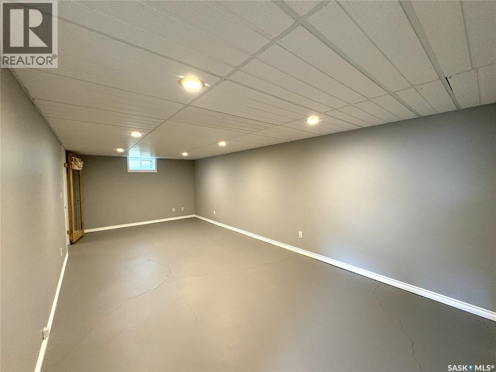 435 2Nd Avenue, Allan, SK - Indoor