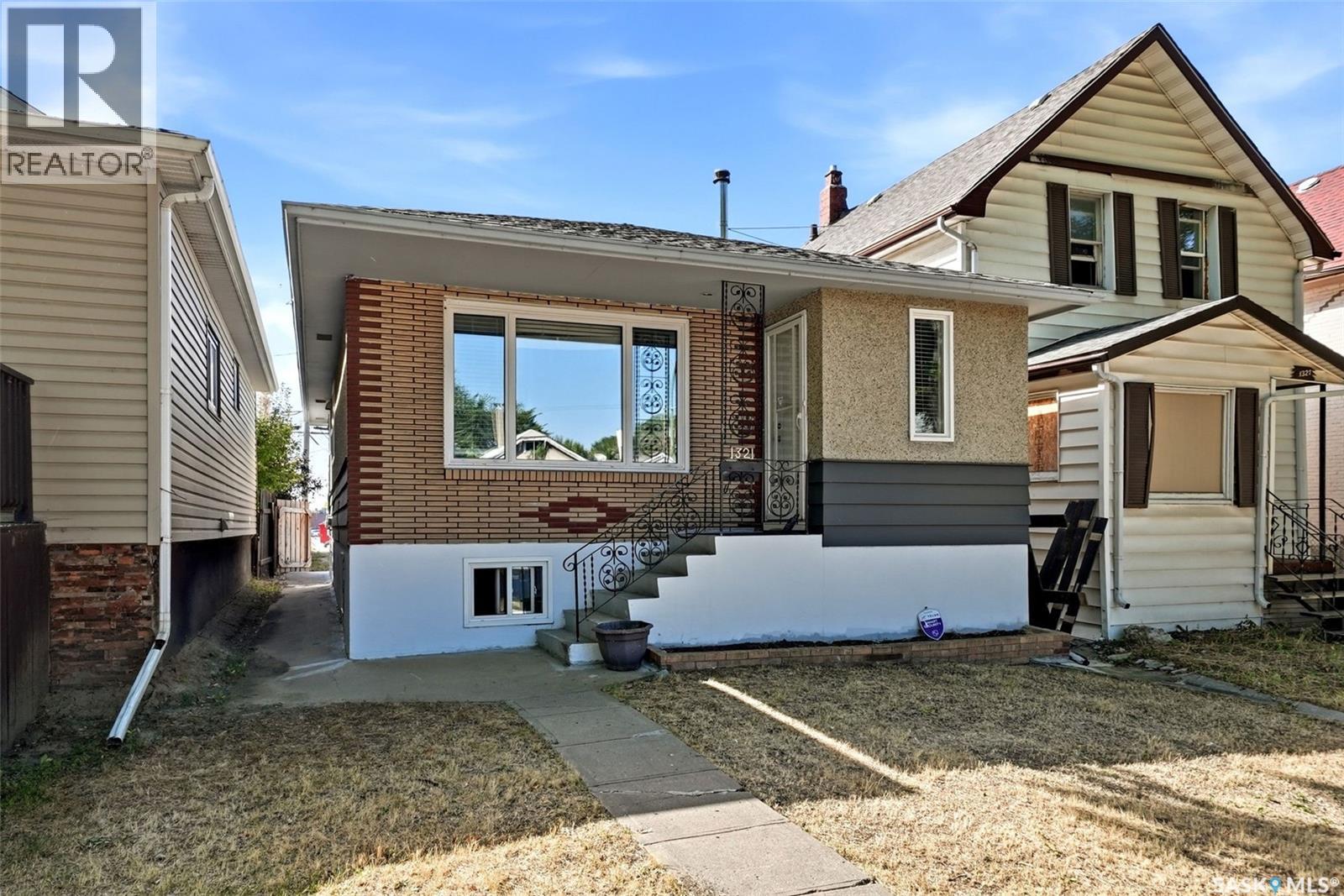 1321 Victoria Avenue, Regina, SK - Outdoor