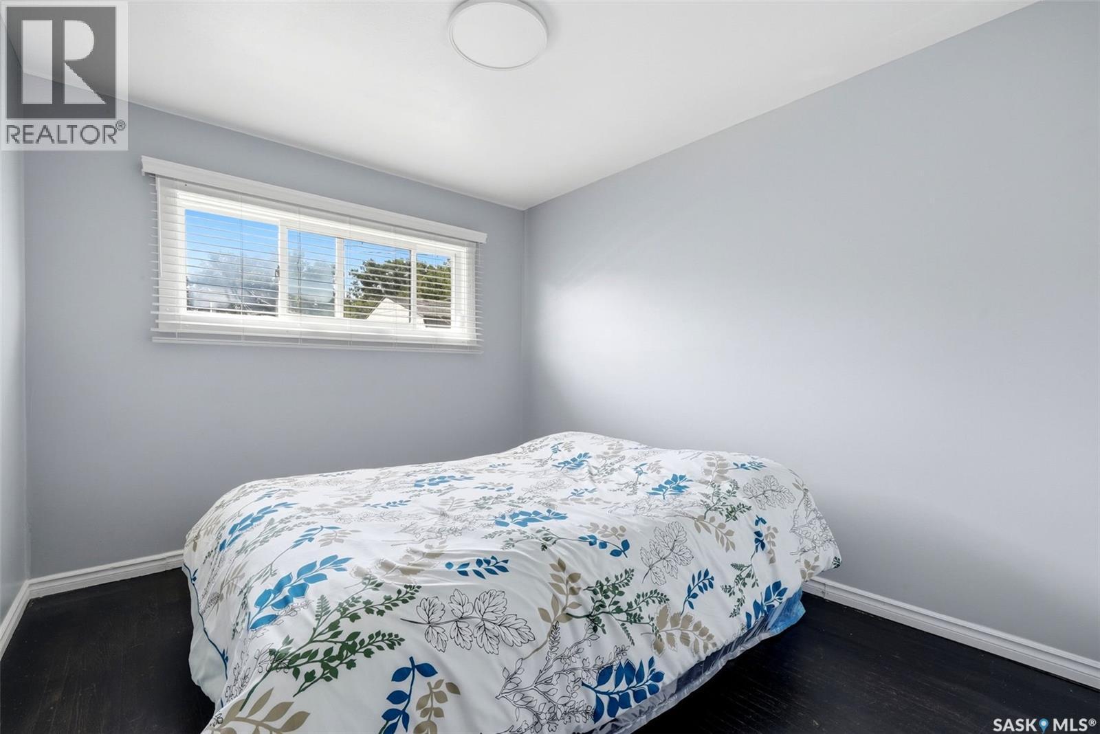 1321 Victoria Avenue, Regina, SK - Indoor Photo Showing Bedroom