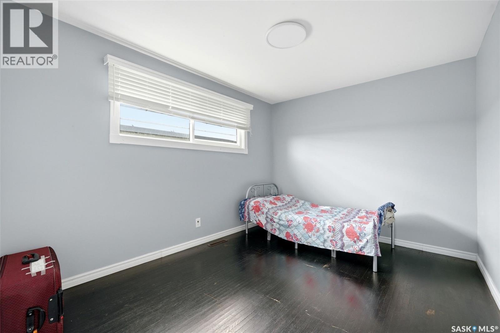 1321 Victoria Avenue, Regina, SK - Indoor Photo Showing Bedroom