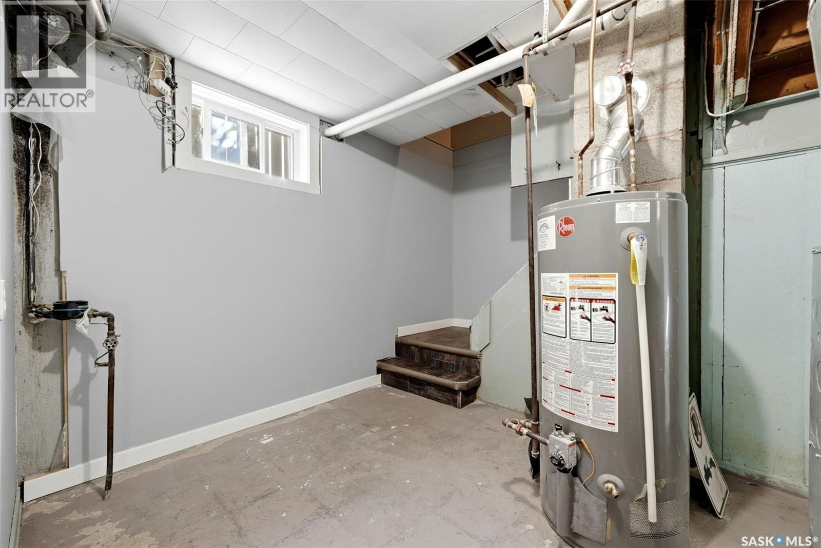 1321 Victoria Avenue, Regina, SK - Indoor Photo Showing Basement
