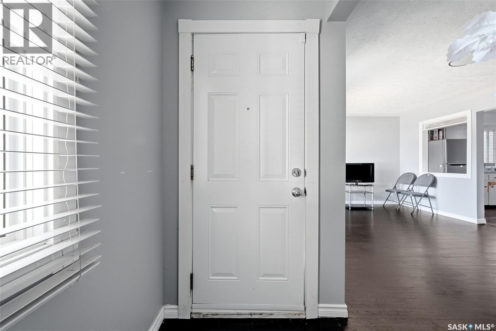 1321 Victoria Avenue, Regina, SK - Indoor Photo Showing Other Room