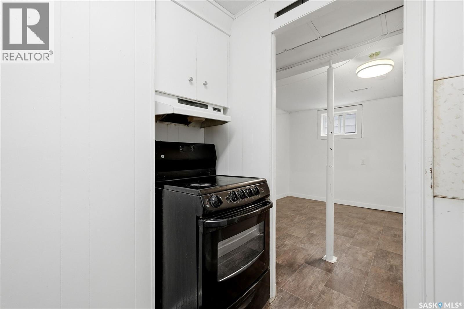 1321 Victoria Avenue, Regina, SK - Indoor