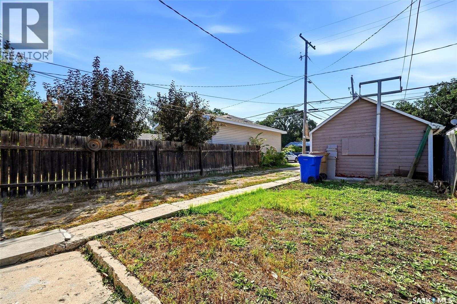 1321 Victoria Avenue, Regina, SK - Outdoor