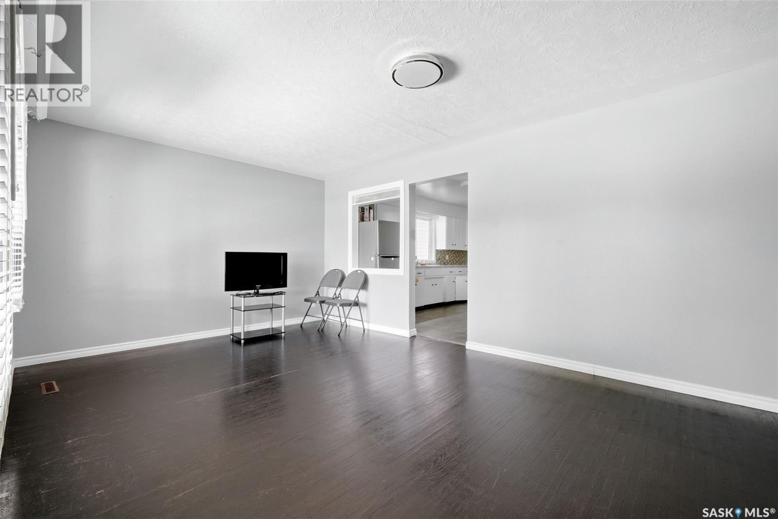 1321 Victoria Avenue, Regina, SK - Indoor