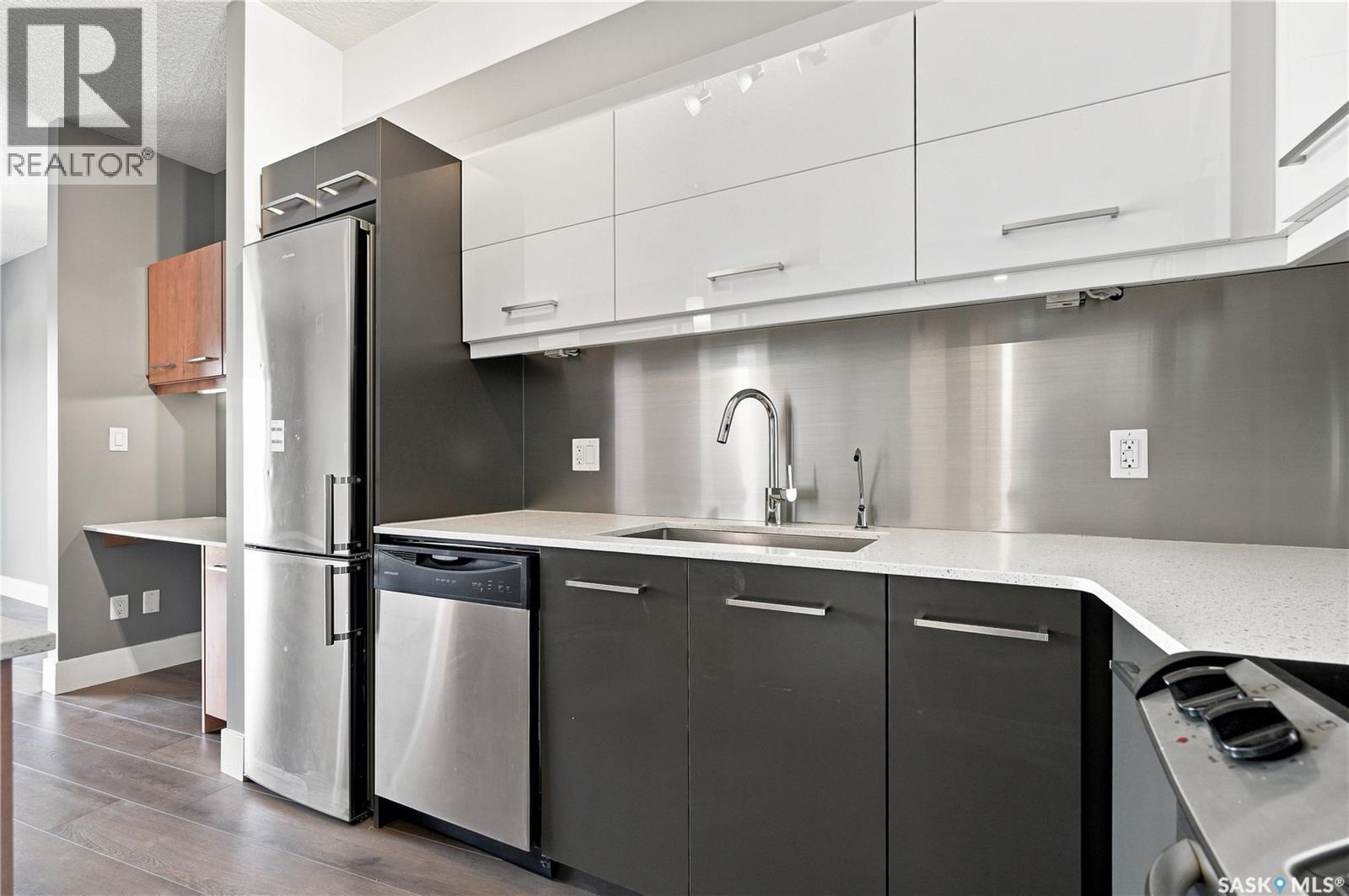 310 404 C Avenue S, Saskatoon, SK - Indoor Photo Showing Kitchen With Upgraded Kitchen