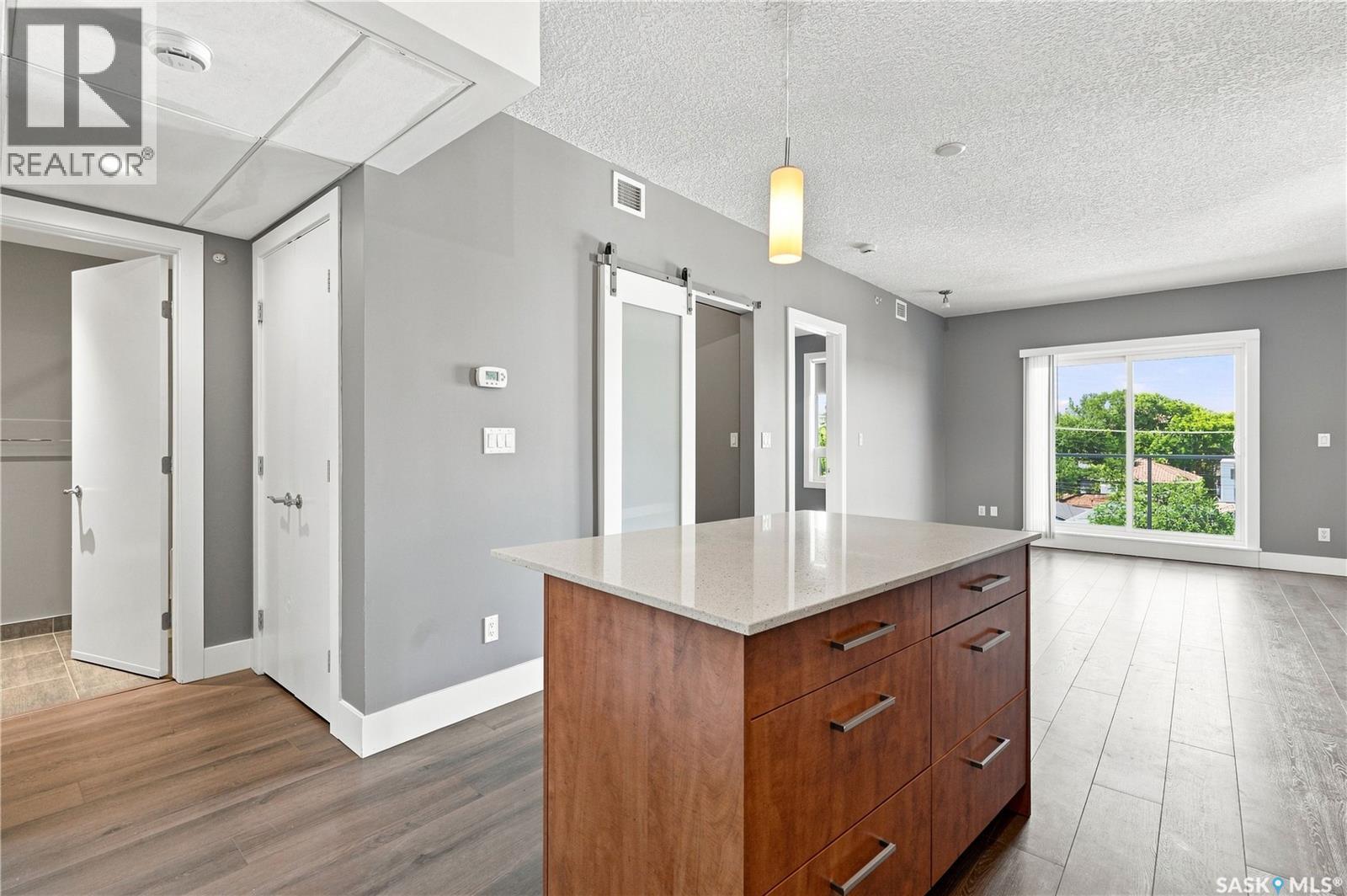 310 404 C Avenue S, Saskatoon, SK - Indoor