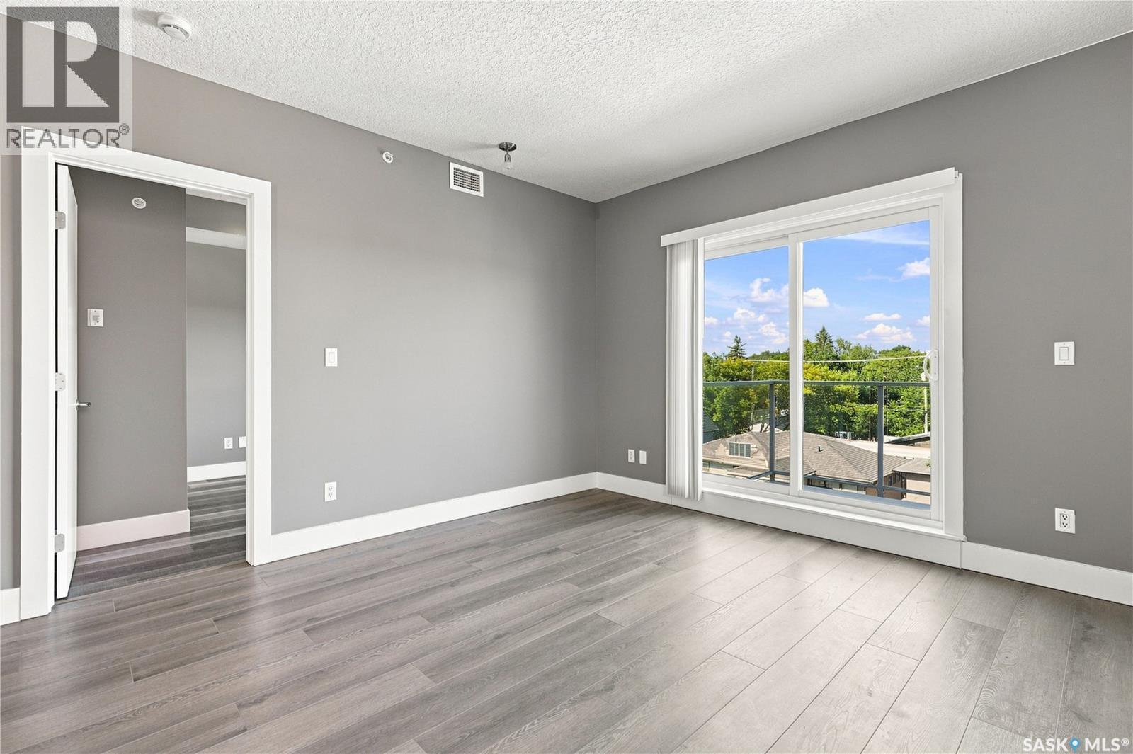 310 404 C Avenue S, Saskatoon, SK - Indoor