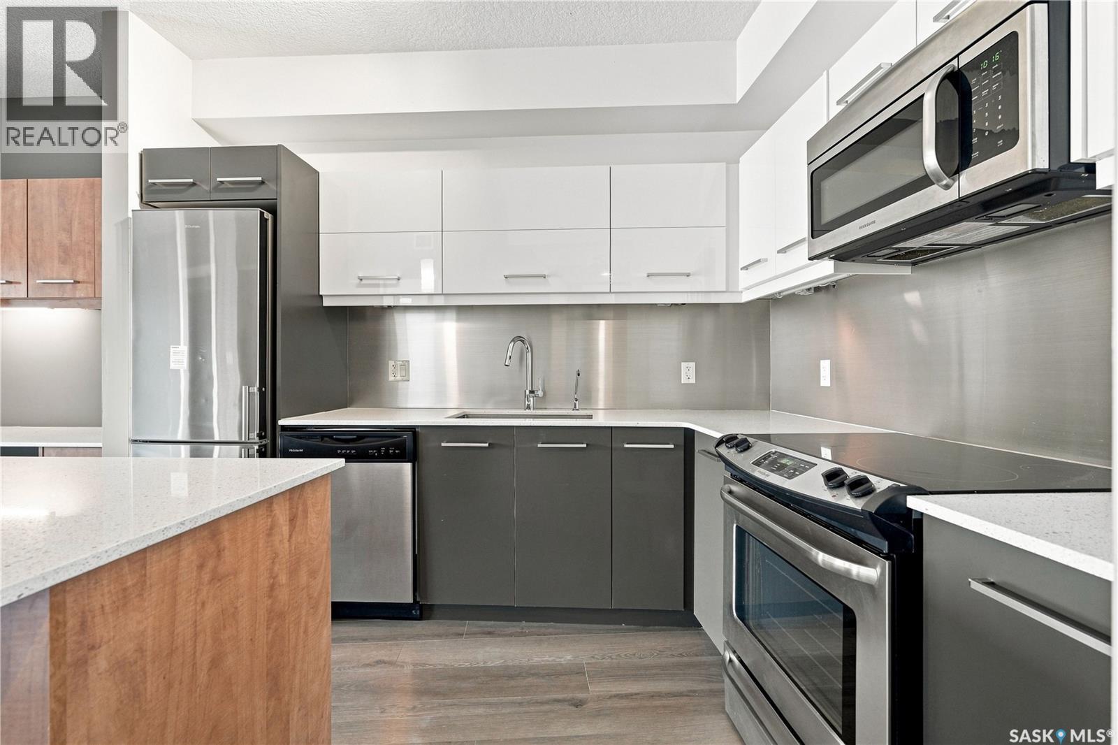 310 404 C Avenue S, Saskatoon, SK - Indoor Photo Showing Kitchen With Upgraded Kitchen