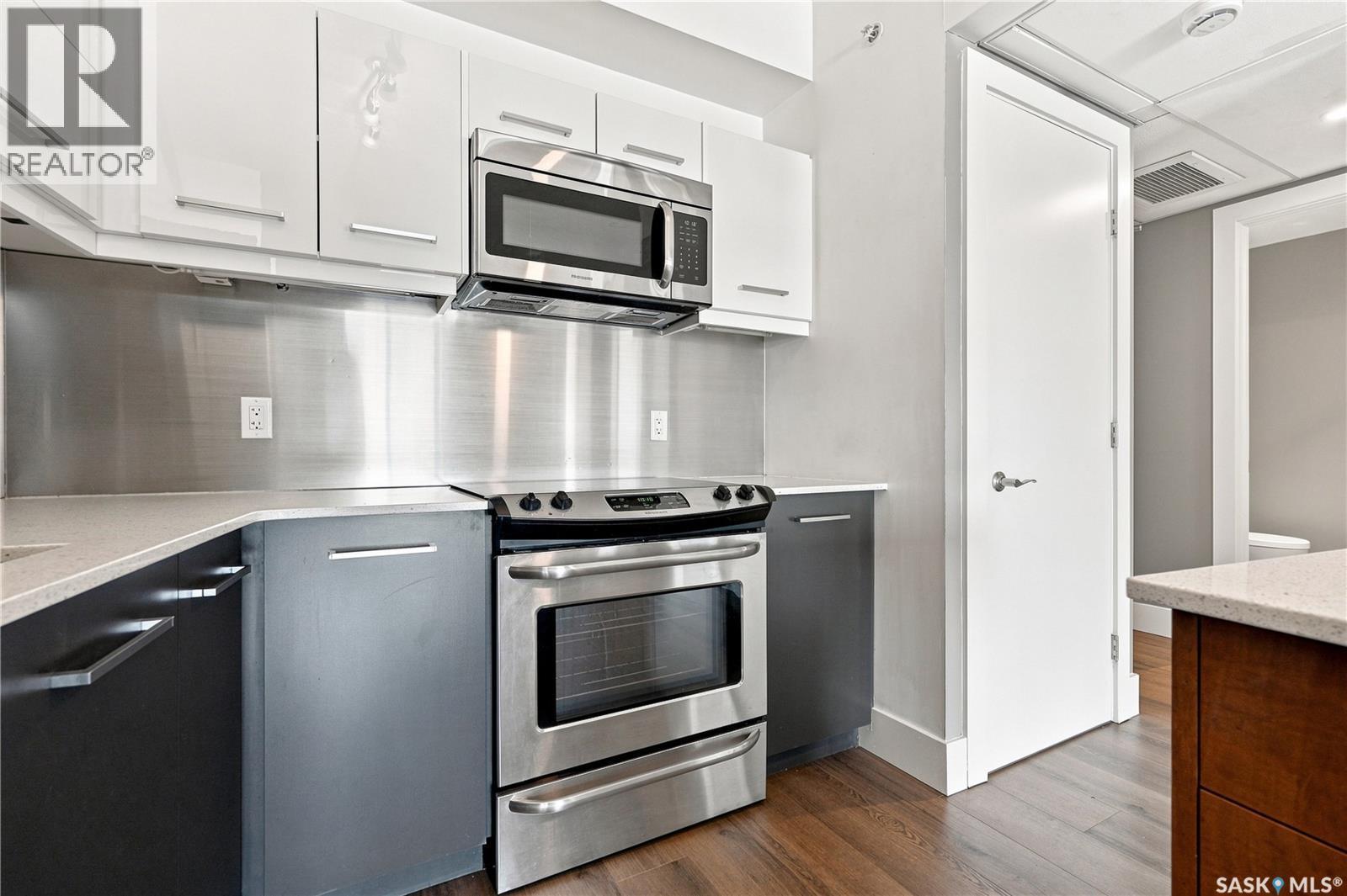 310 404 C Avenue S, Saskatoon, SK - Indoor Photo Showing Kitchen