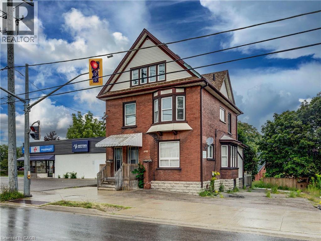 698 King Street W, Kitchener, ON - Outdoor